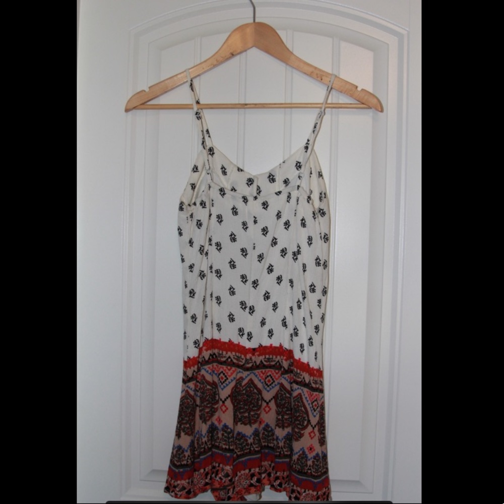 Patterned Button-Up Romper - Picture 2 of 4